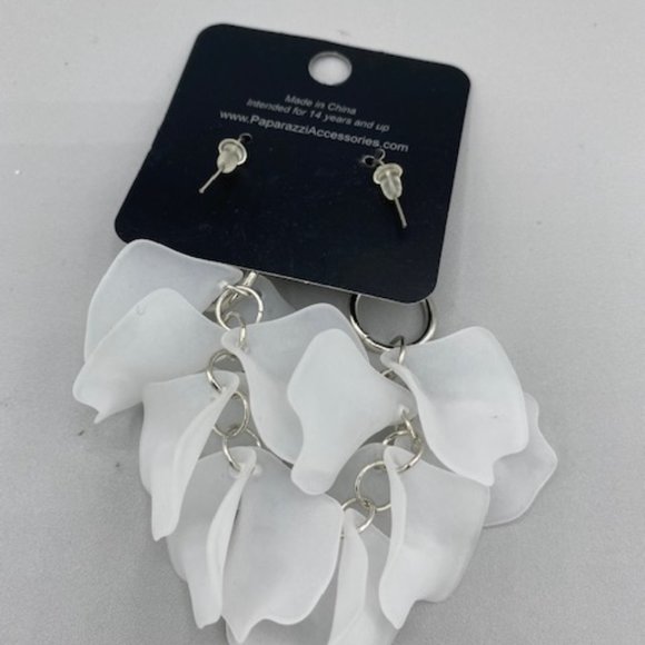paparazzi Jewelry Paparazzi Florals White Acrylic Earrings Poshmark